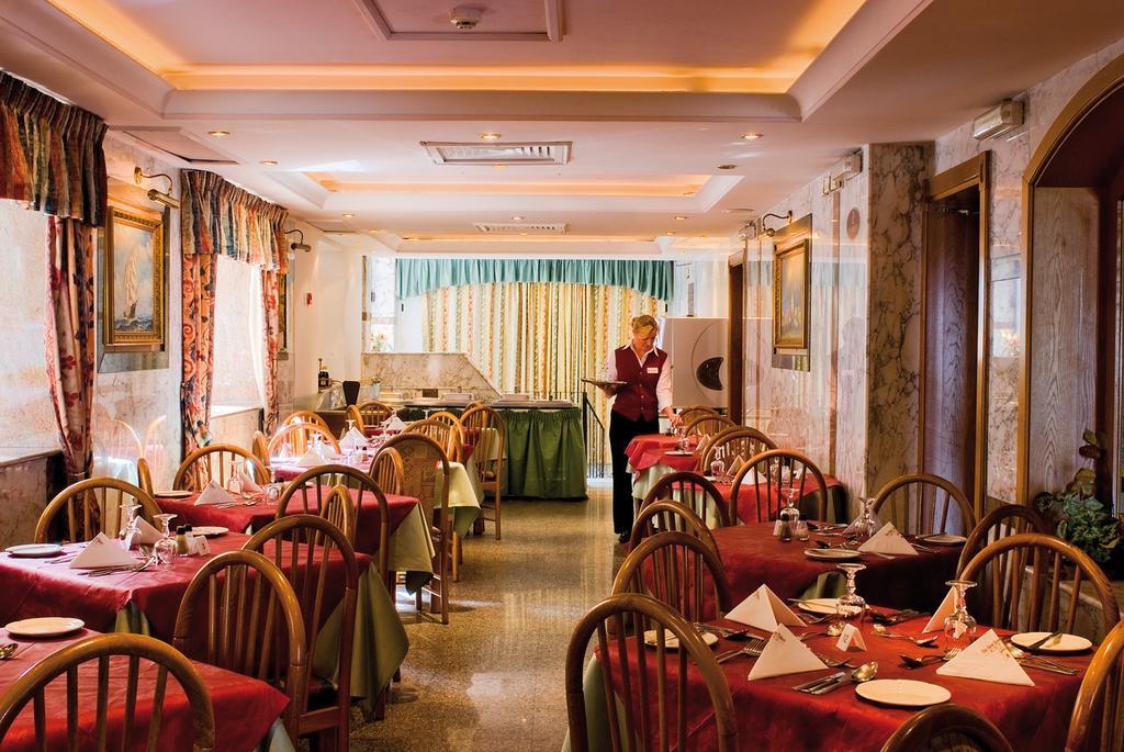 The New Tower Palace Hotel Sliema Restaurant foto